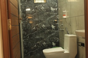 Modern bathroom, Oakwood Oasis